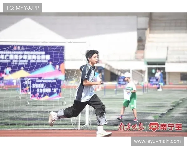 马桥公开赛青少年组:何震翔带伤夺冠展韧性 马桥公开赛青少年组:何震翔带伤夺冠展韧性