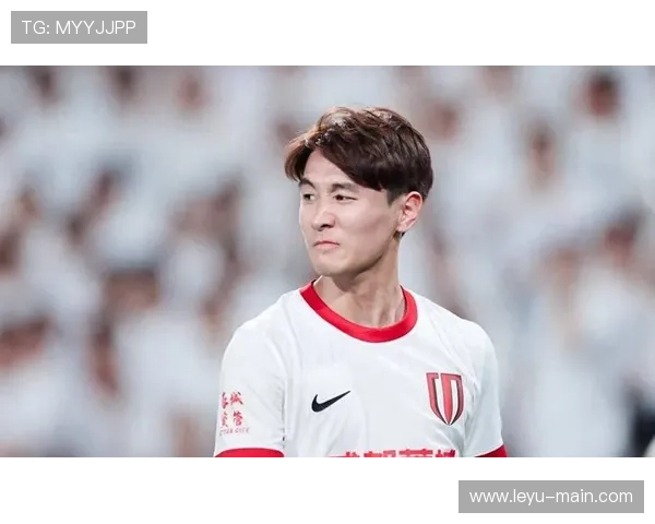 韦世豪被骂哭瞬间:球员情绪管理与社会责任的平衡 韦世豪被骂哭瞬间:球员情绪管理与社会责任的平衡