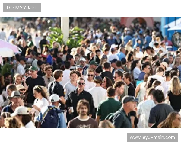 澳网球迷排长队入场,组织者增派人员提升检票效率