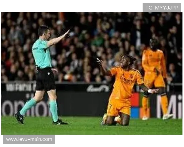 裁判索托-格拉多执哨巴萨客场比赛,历史战绩引发球迷关注