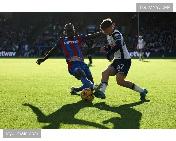 比赛第10分钟，水晶宫前锋马特塔头球破门，帮助球队取得梦幻开局